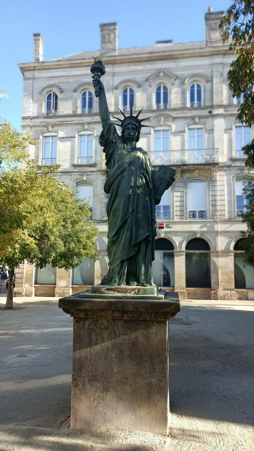 Statue de la Liberté à Bordeaux la petite Liberté place Picard 🗽 — free download