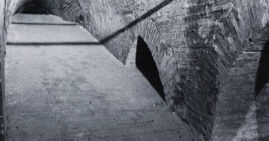 Intérieur du pont de pierre bordeaux