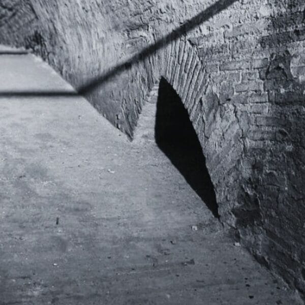 Intérieur du pont de pierre bordeaux