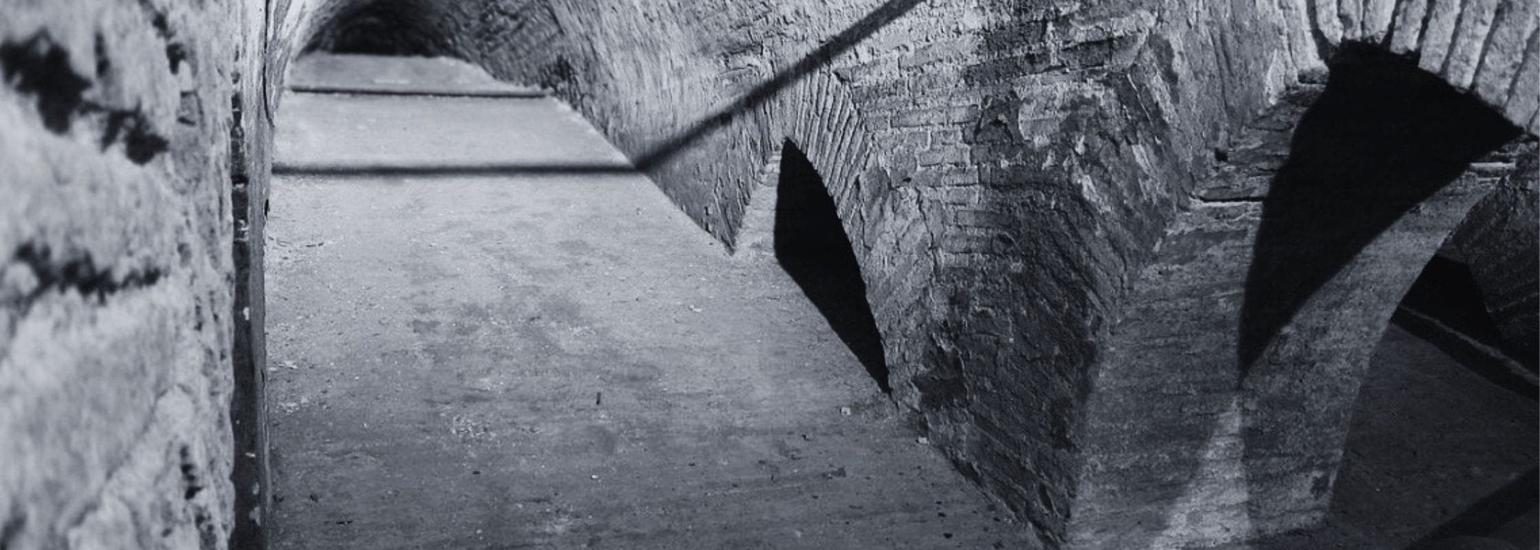 Intérieur du pont de pierre bordeaux