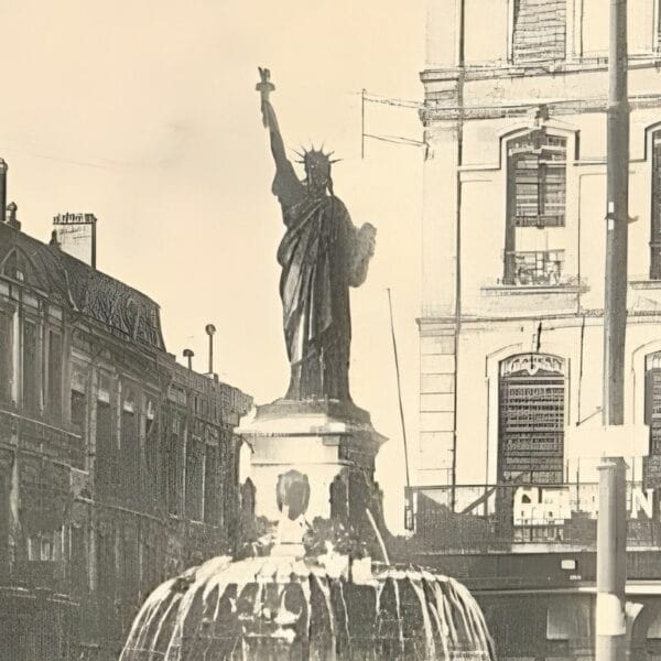 La (petite) Statue de la Liberté de Bordeaux : un grand symbole place Picard