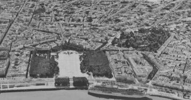 Place des quinconces plus grande place d'Europe