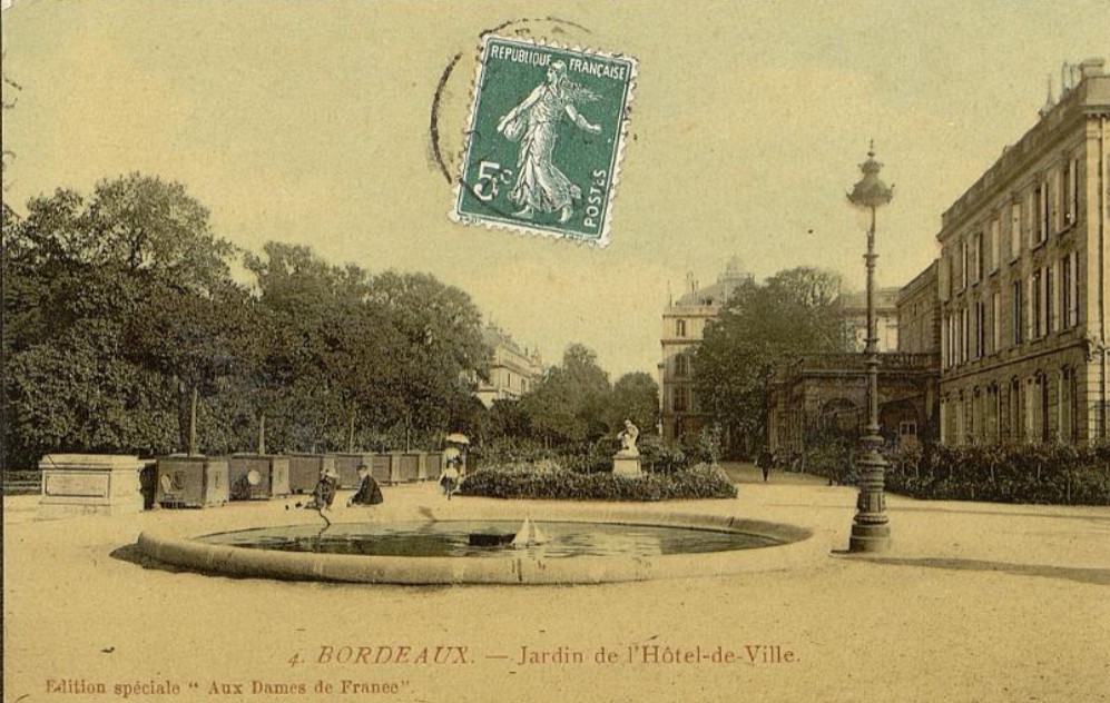 1900 - Hotel de ville - Jardins Palais Rohan - Source https://selene.bordeaux.fr/