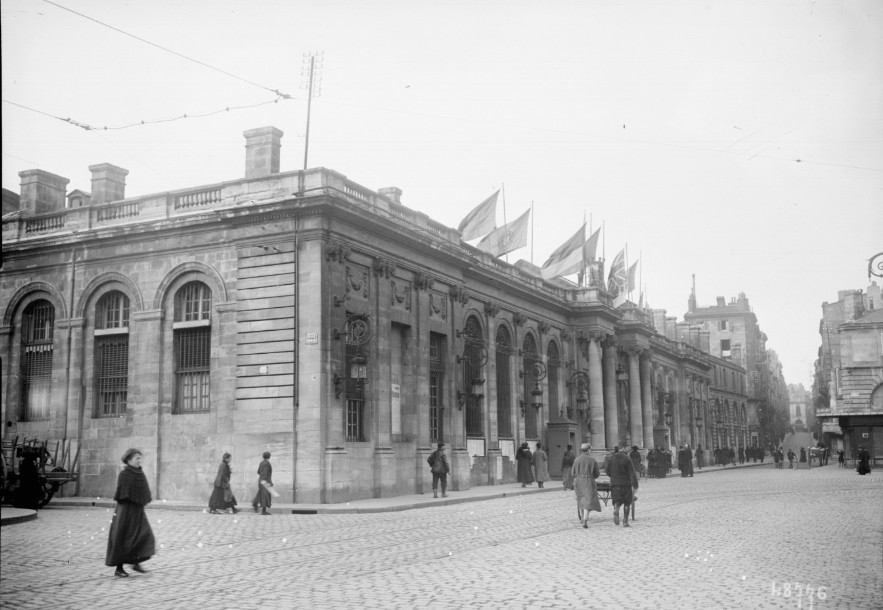 1917- Hotel de ville - Palais Rohan - Place Pey Berland - Source https://gallica.bnf.fr/