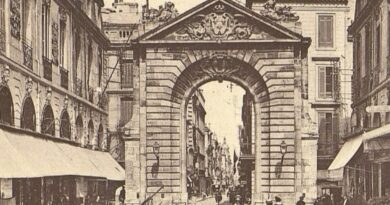 Porte Dijeaux Bordeaux