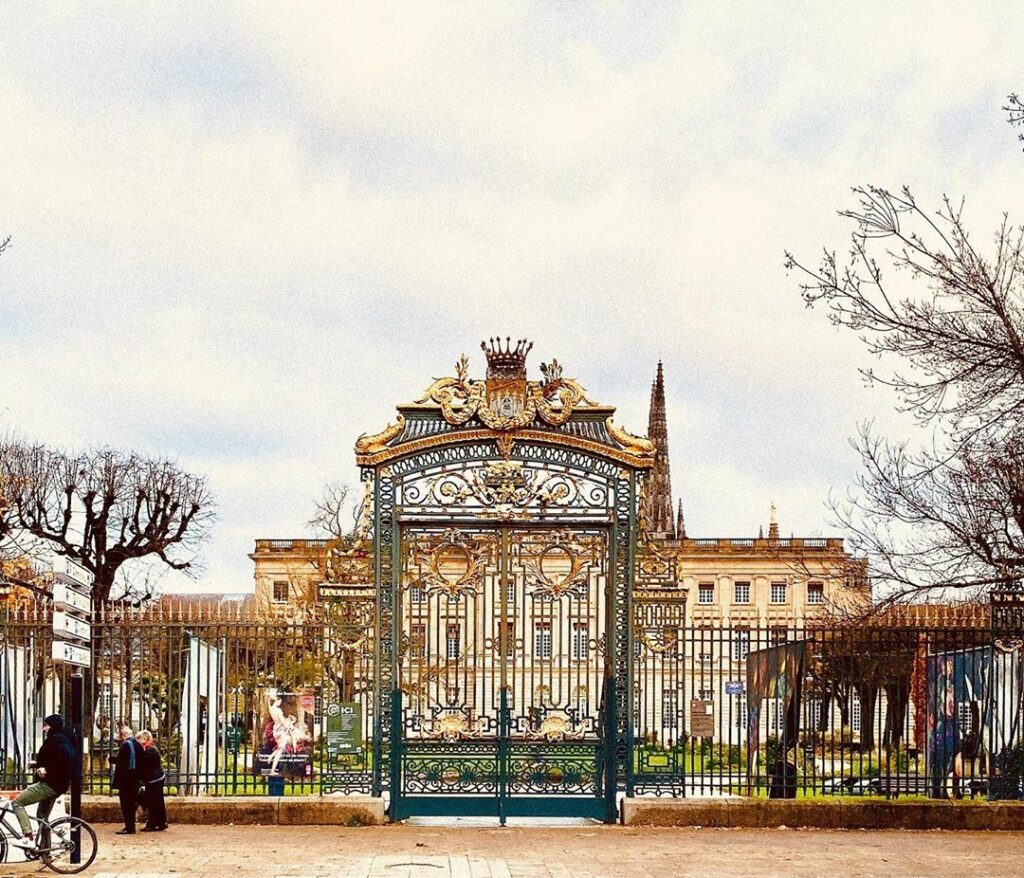 Portail Palais Rohan - Hotel de Ville Bordeaux - Source : https://www.gironde-tourisme.com/