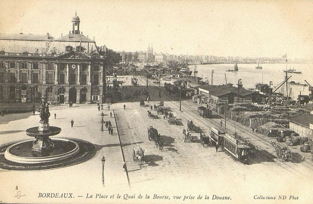 Place de la Bourse Bordeaux - 1900 - Source : https://selene.bordeaux.fr/