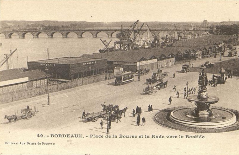 Place de la Bourse Bordeaux - 1900 - Source : https://selene.bordeaux.fr/