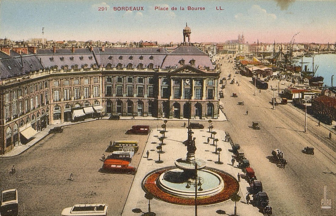 Place de la Bourse Bordeaux - 1950 - Source : https://selene.bordeaux.fr/