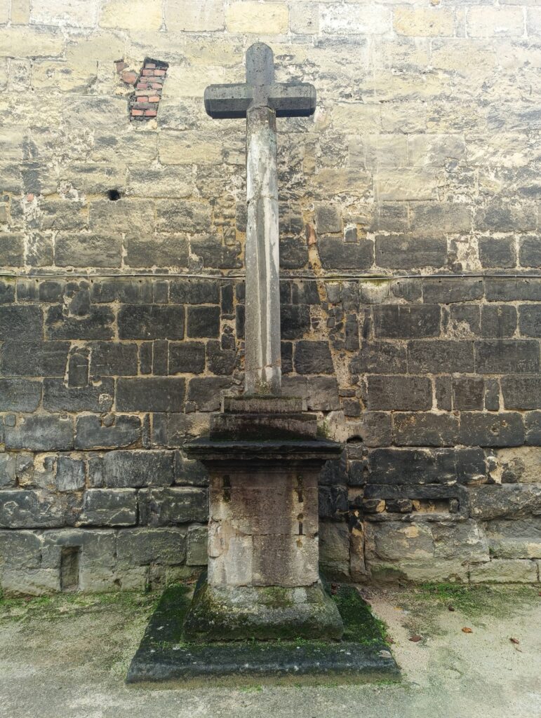 Croix de Seguey Bordeaux Moderne - Source : Arnaud Brukhnoff - https://www.facebook.com/groups/849681271756918/user/536685892/